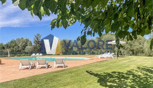 FRATTA TODINA: PROPRIETA' ESCLUSIVA CON PARCO PRIVATO