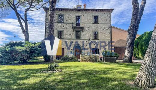 FRATTA TODINA: PROPRIETA' ESCLUSIVA CON PARCO PRIVATO