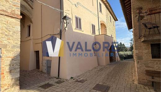 TODI - ILCI: APPARTAMENTO NEL BORGO ALLO STATO GREZZO AVANZATO